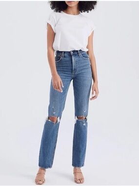 Abercrombie & Fitch: The 90’a Straight Ultra High Rise 28/6s (short)